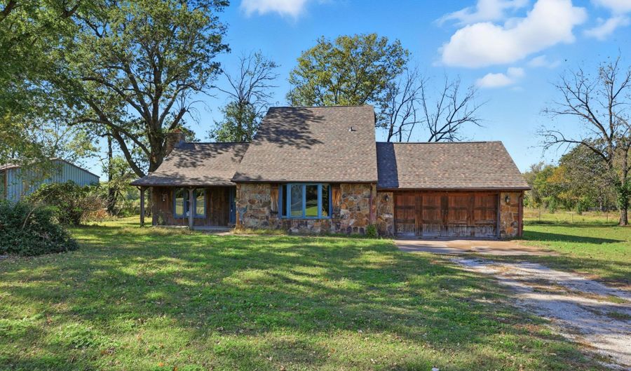 8526 SE 70th Ter, Baxter Springs, KS 66713 - 3 Beds, 3 Bath