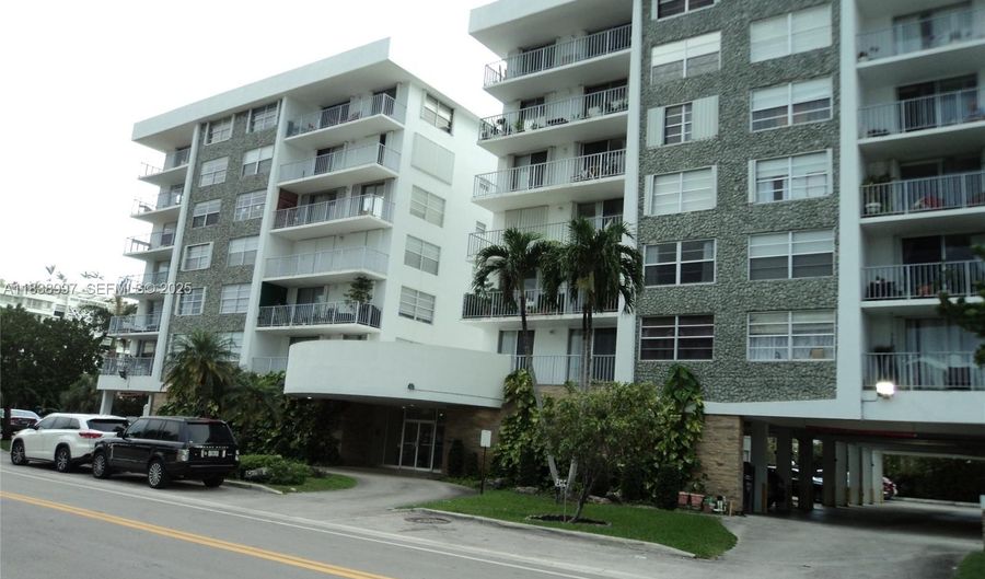 1050 93rd St 6F, Bay Harbor Islands, FL 33154 - 2 Beds, 2 Bath