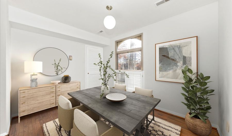 3316 WOODBURN VILLAGE Dr 12, Annandale, VA 22003 - 2 Beds, 1 Bath