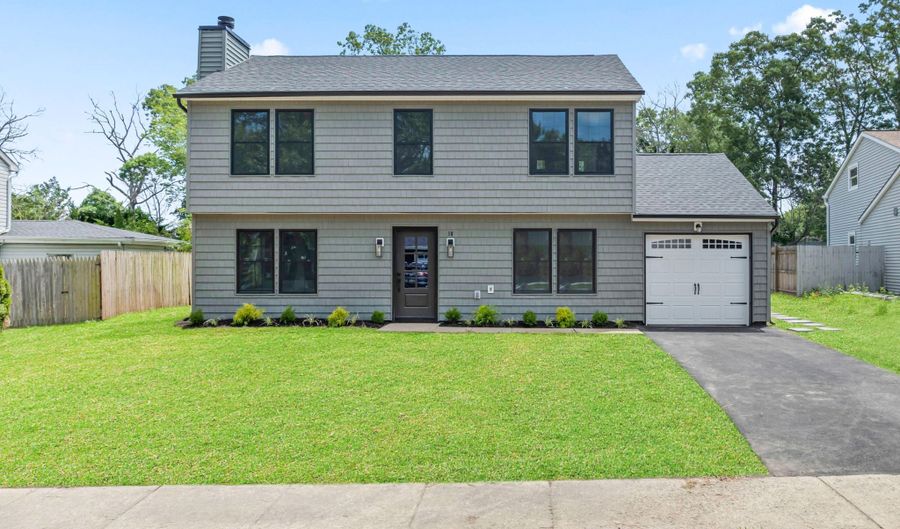 18 Sextant Dr, Barnegat, NJ 08005 - 5 Beds, 4 Bath