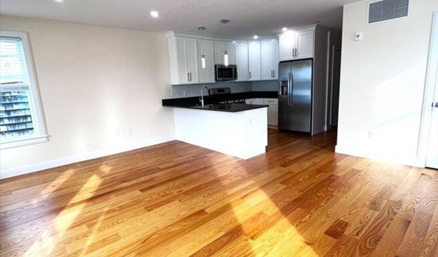 22 Rogers St 4, Boston, MA 02127 - 2 Beds, 2 Bath