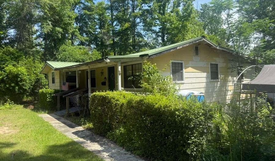 220 Presley Dr, Abbeville, AL 36310 - 2 Beds, 1 Bath