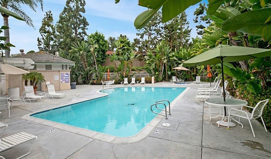 4 Mosaic, Aliso Viejo, CA 92656 - 2 Beds, 2 Bath