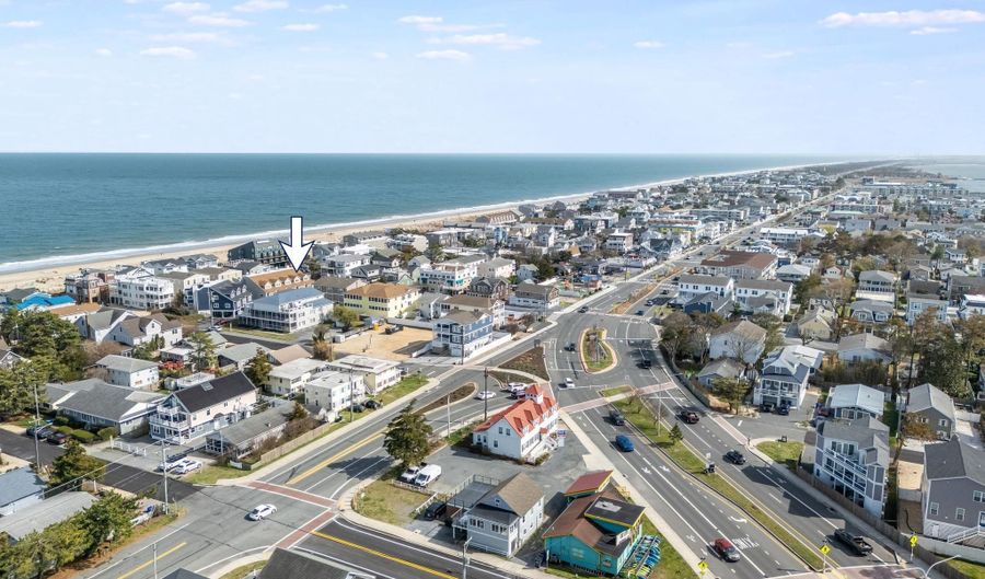 13 CLAYTON St 5, Dewey Beach, DE 19971 - 4 Beds, 4 Bath
