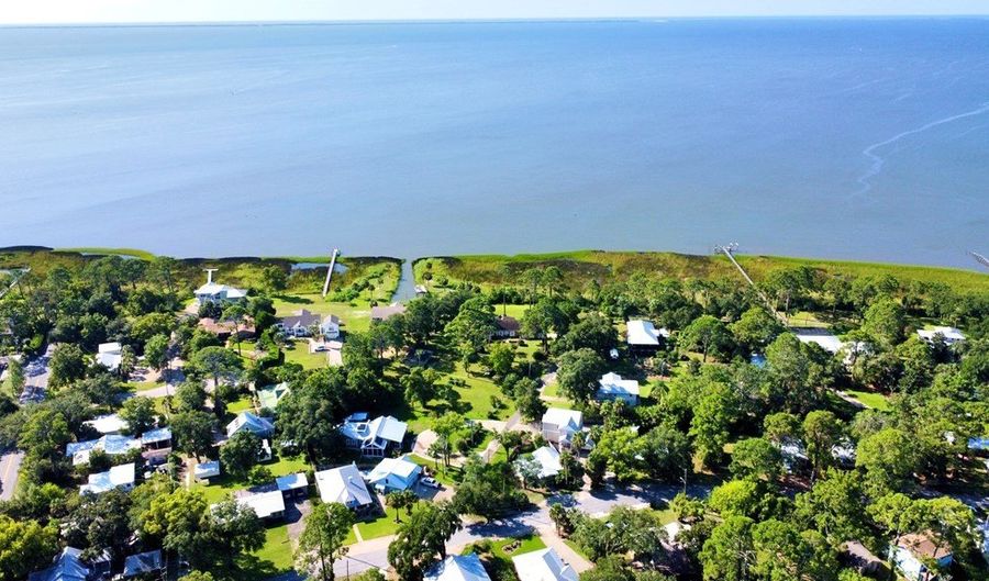 40 Myrtle St, Apalachicola, FL 32320 - 4 Beds, 3 Bath