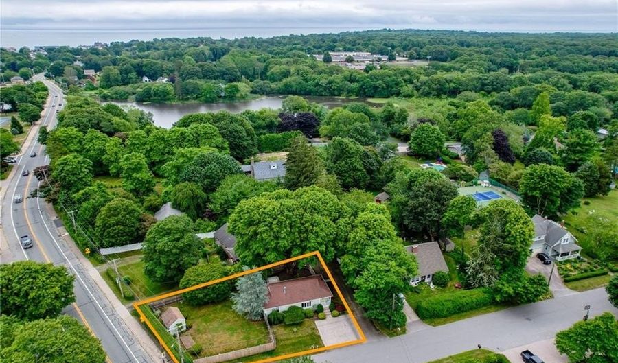 91 Inez St, Narragansett, RI 02882 - 2 Beds, 2 Bath