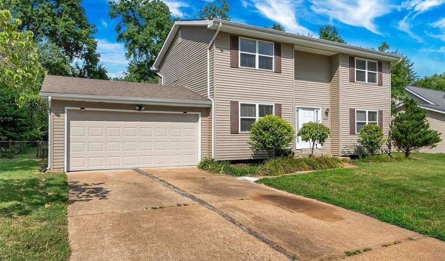 330 Whitehall Dr, Ballwin, MO 63021 - 4 Beds, 3 Bath