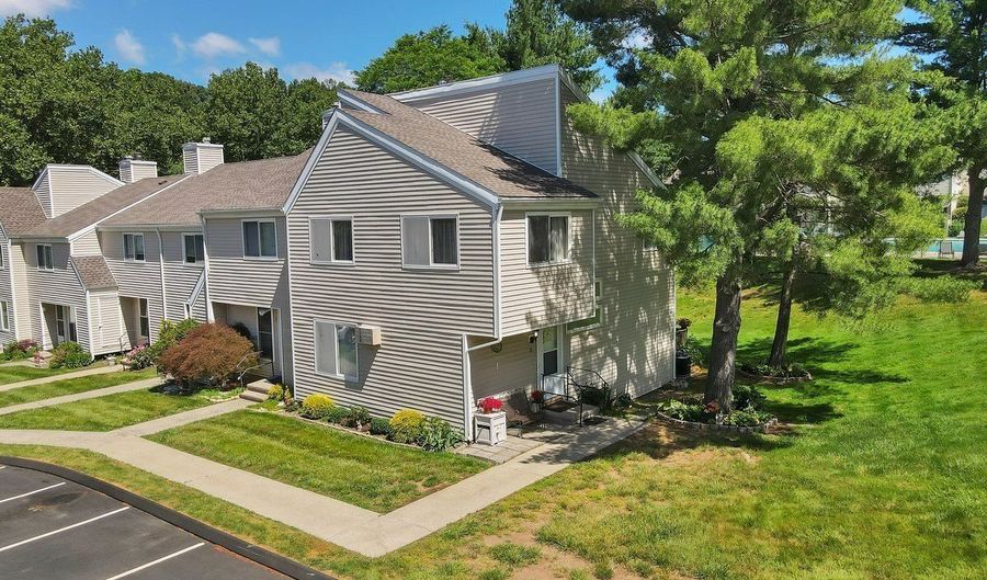 11 Watch Hill Cir 11, Cromwell, CT 06416 - 3 Beds, 3 Bath