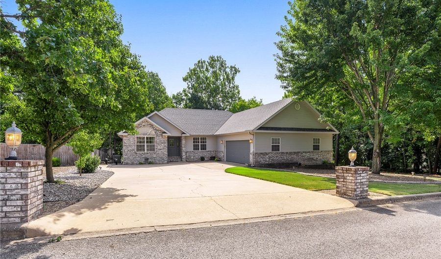 13 Morganshire Dr, Bella Vista, AR 72714 - 3 Beds, 2 Bath