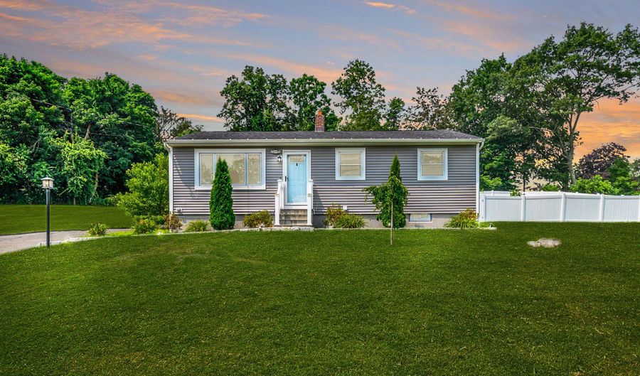 3 Henso Dr, Danbury, CT 06811 - 3 Beds, 1 Bath