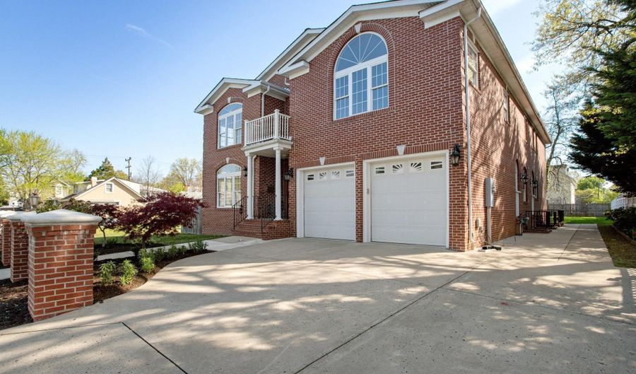 1615 S OAKLAND St, Arlington, VA 22204 - 7 Beds, 6 Bath
