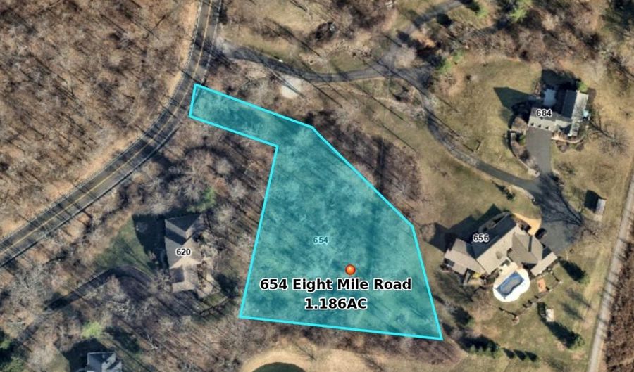 654 Eight Mile Rd, Anderson Twp., OH 45255 - 3 Beds, 5 Bath