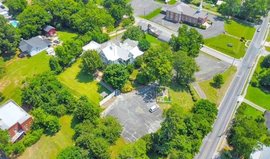 115 Main St, Adairsville, GA 30103 - 6 Beds, 8 Bath