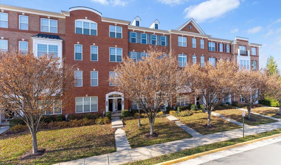 23483 LOGANS RIDGE Ter, Ashburn, VA 20148 - 3 Beds, 3 Bath