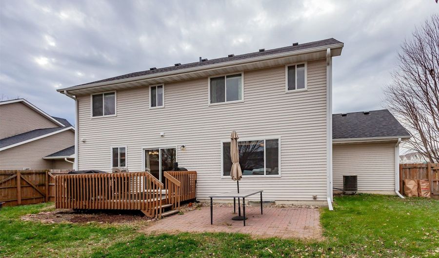 1003 10th Ave SE, Altoona, IA 50009 - 4 Beds, 3 Bath