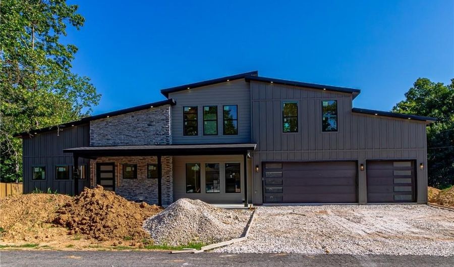 2 Scotch Broom Pl, Bella Vista, AR 72715 - 3 Beds, 4 Bath