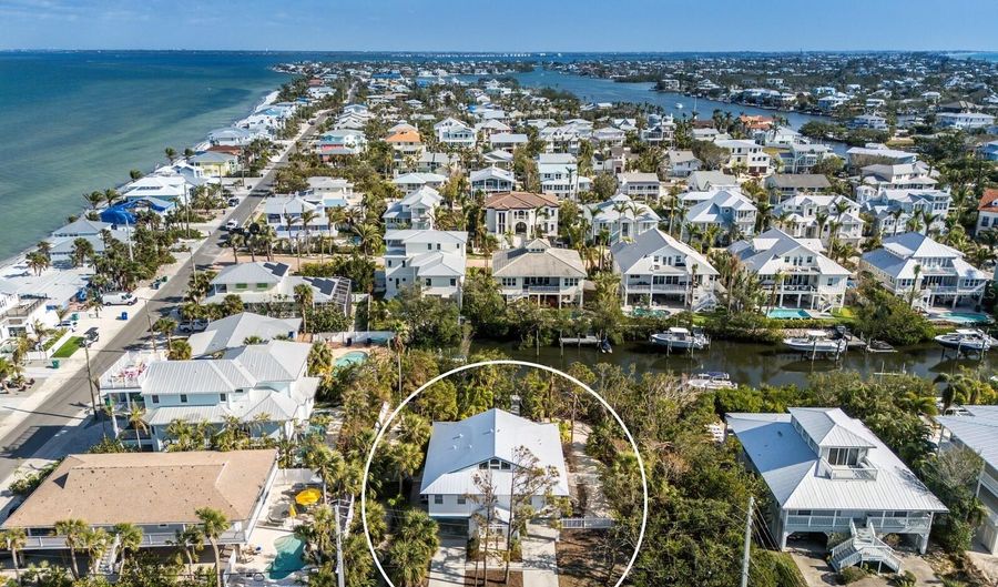 527 MAGNOLIA Ave, Anna Maria, FL 34216 - 3 Beds, 2 Bath