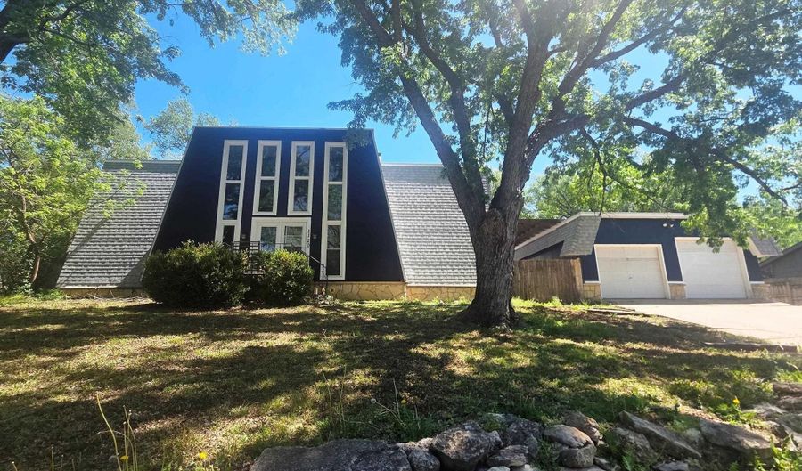 1120 Helen St, Augusta, KS 67010 - 3 Beds, 3 Bath
