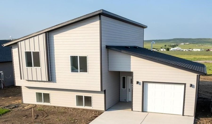 901 Bennington Dr, Box Elder, SD 57719 - 4 Beds, 2 Bath