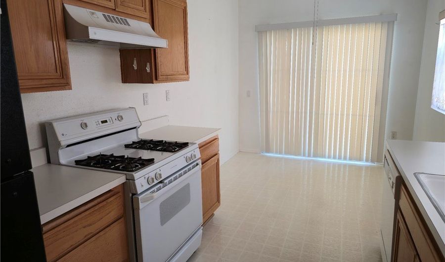19015 Primrose, Apple Valley, CA 92308 - 2 Beds, 2 Bath