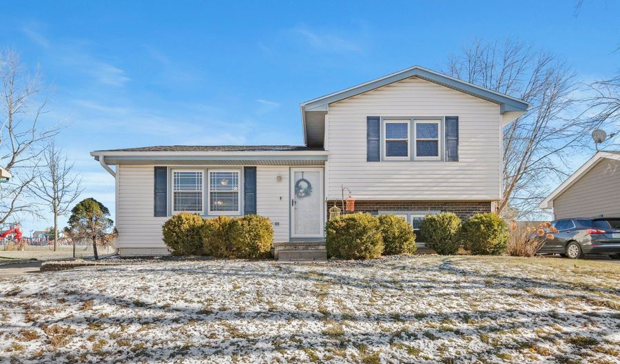 305 19th Ave SW, Altoona, IA 50009 - 3 Beds, 2 Bath