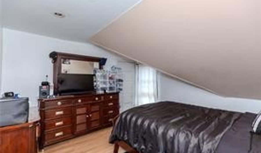 825 Douglas Ave, Providence, RI 02908 - 3 Beds, 3 Bath