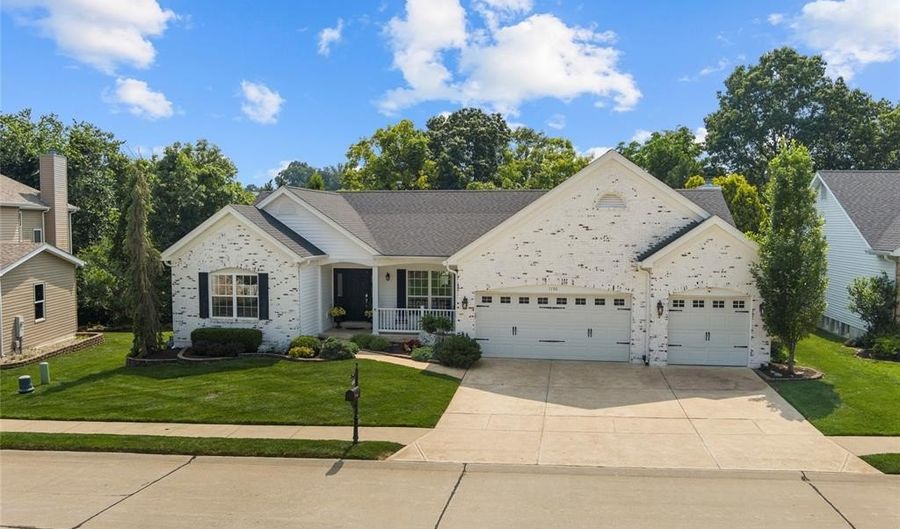 1136 New Ballwin Oaks Dr, Ballwin, MO 63021 - 4 Beds, 3 Bath