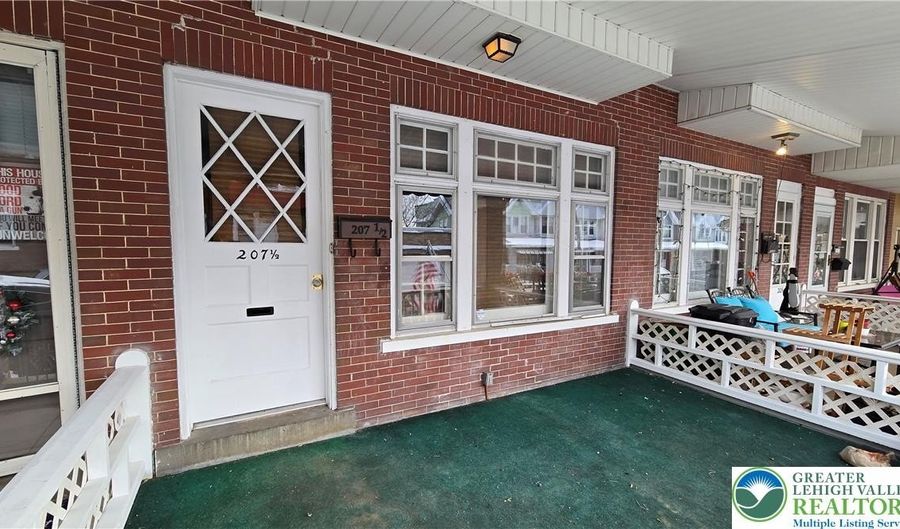 207 S Saint Cloud St, Allentown, PA 18104 - 3 Beds, 1 Bath