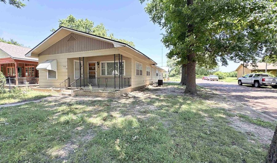 1326 S C St, Arkansas City, KS 67005 - 3 Beds, 2 Bath