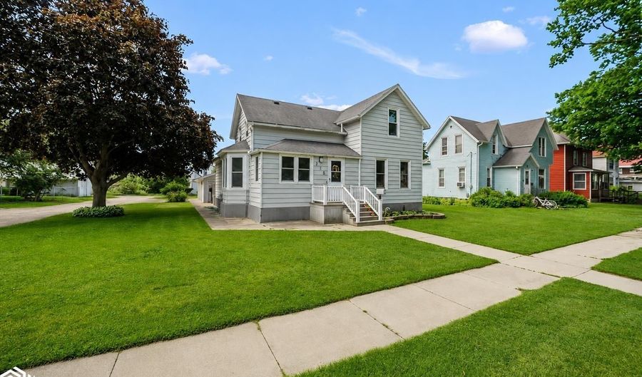 714 2nd Ave, Ackley, IA 50601 - 4 Beds, 2 Bath