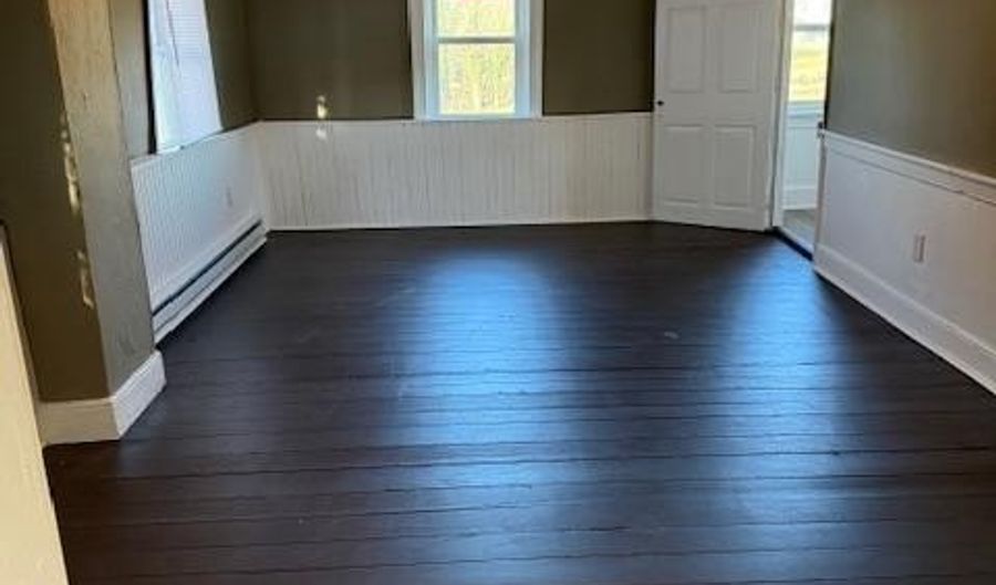 8619 MAPLEVILLE Rd, Boonsboro, MD 21713 - 4 Beds, 1 Bath