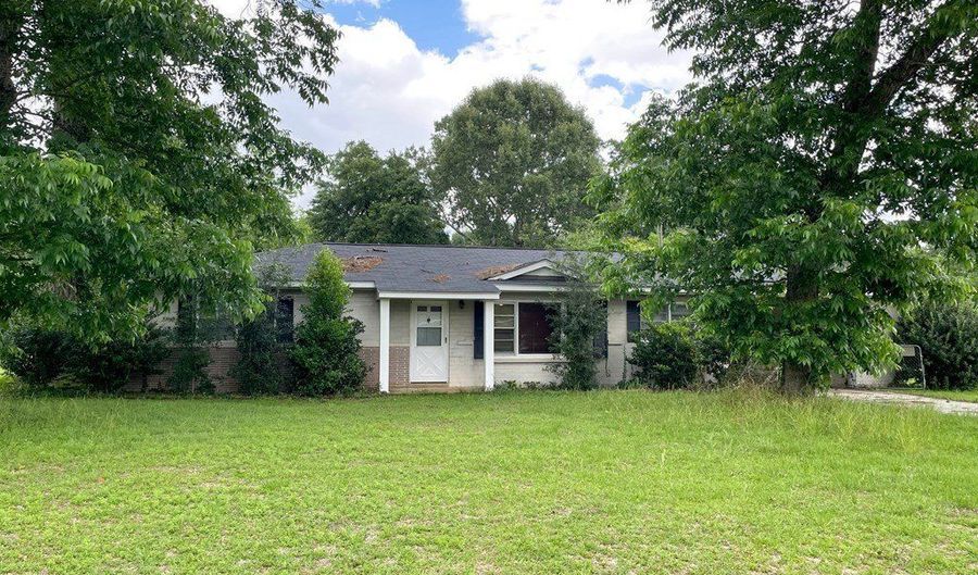 111 SE Rosewood Dr, Albany, GA 31705 - 3 Beds, 2 Bath