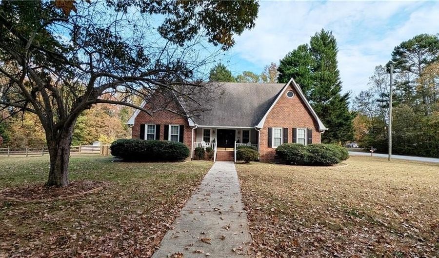 222 Shallowbrook Dr, Advance, NC 27006 - 3 Beds, 3 Bath
