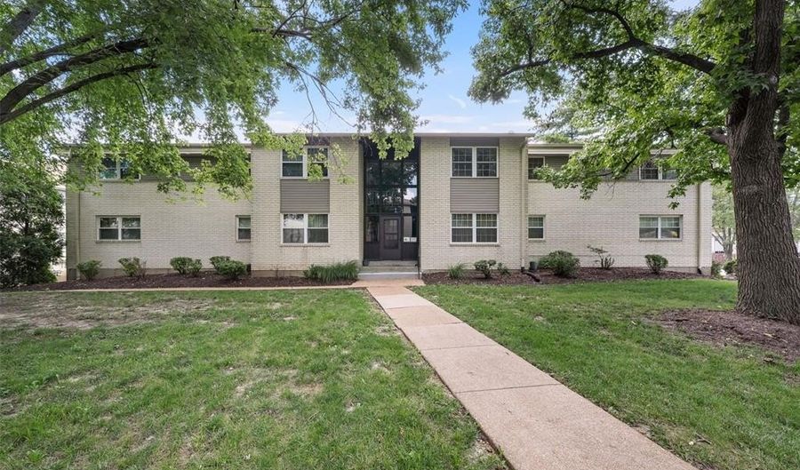 148 Cumberland Park Ct E, Ballwin, MO 63011 - 2 Beds, 2 Bath
