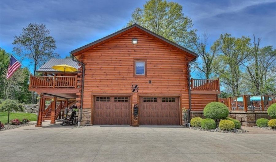 10345 Beech St NE, Alliance, OH 44601 - 3 Beds, 3 Bath