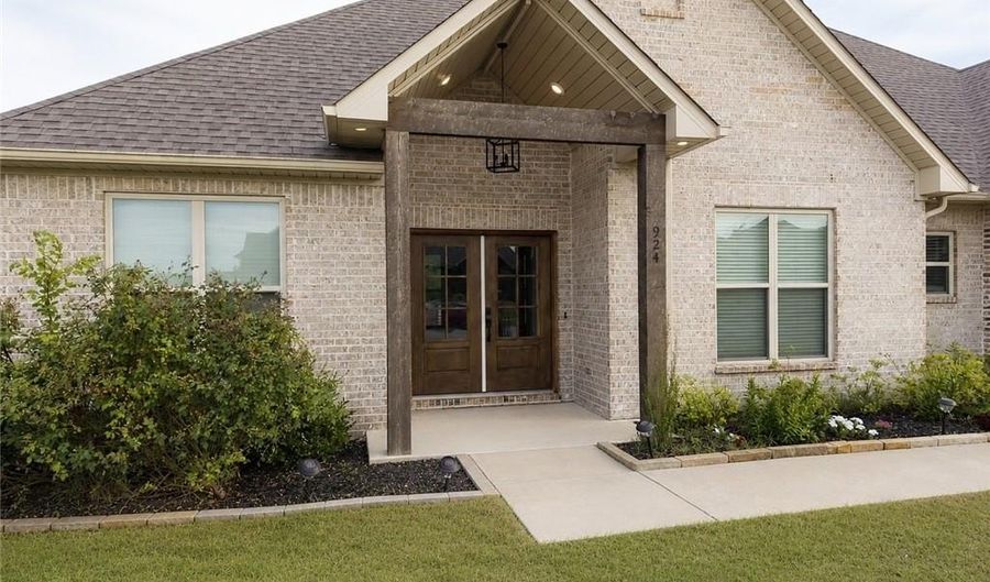 924 Mourning Dove Way, Barling, AR 72923 - 3 Beds, 2 Bath