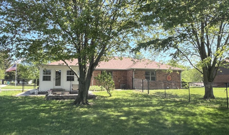 8092 S State Road 75, Coatesville, IN 46121 - 3 Beds, 2 Bath