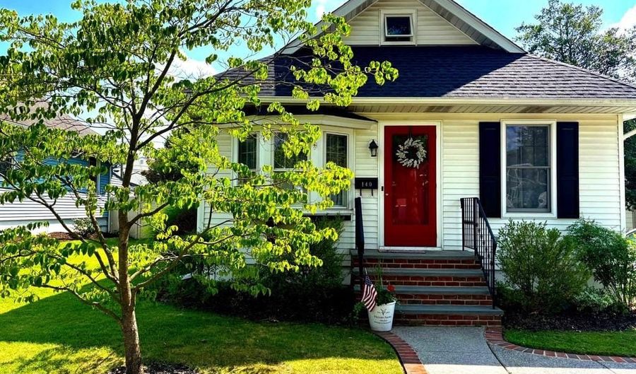 140 S DAVIS Ave, Audubon, NJ 08106 - 2 Beds, 1 Bath