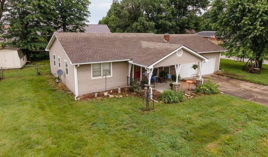106 S Clark St, Adrian, MO 64720 - 2 Beds, 1 Bath