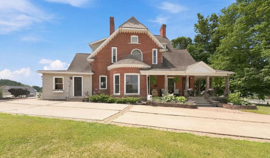1305 S Kankamp Rd, Angola, IN 46703 - 6 Beds, 3 Bath