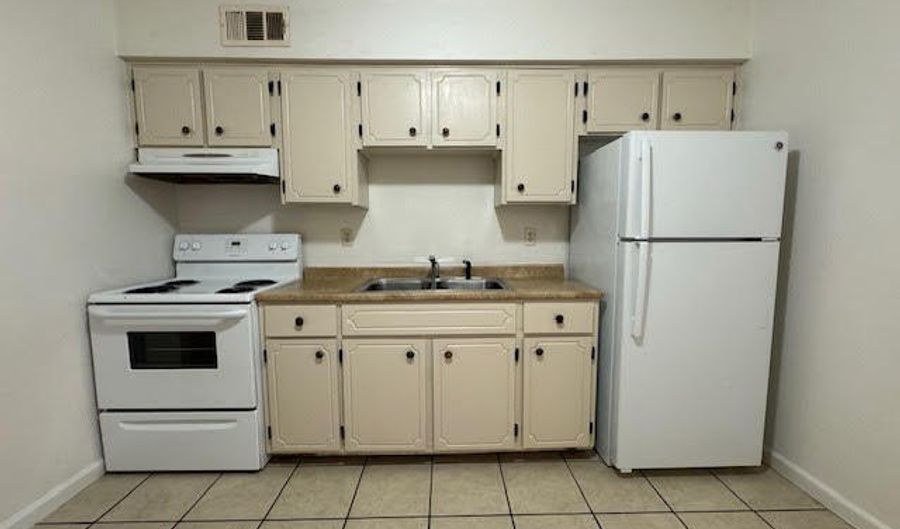 182 W GERONIMO St 2, Chandler, AZ 85225 - 2 Beds, 1 Bath