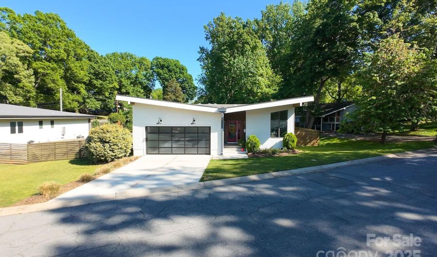 4211 Mantle Ct, Charlotte, NC 28205 - 3 Beds, 2 Bath