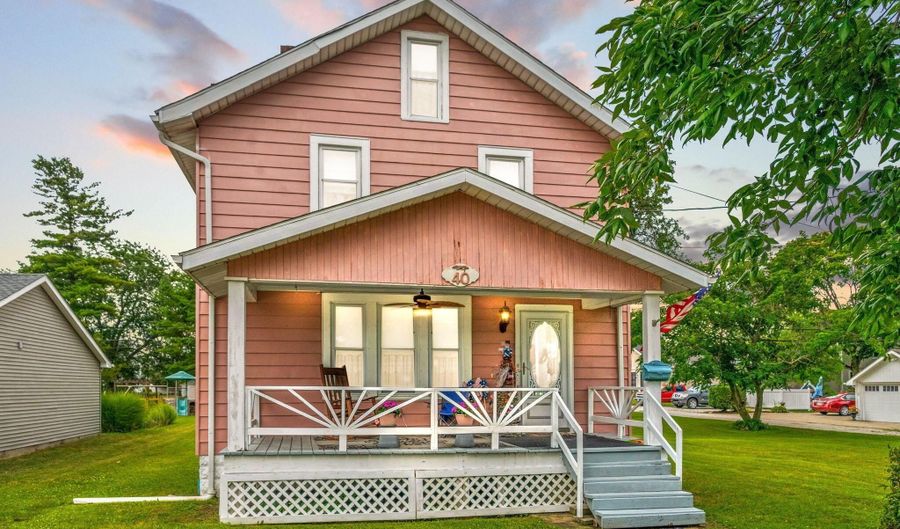 40 Walnut St, Ashville, OH 43103 - 3 Beds, 2 Bath