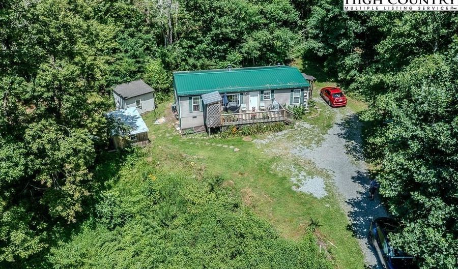 461 Reuben Wooten Rd, Banner Elk, NC 28604 - 2 Beds, 2 Bath