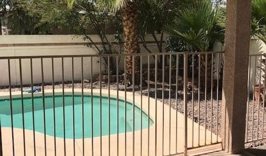 724 N YUCCA St, Chandler, AZ 85224 - 4 Beds, 2 Bath