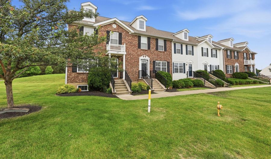 1075 Shady Lake Dr, Columbus, OH 43228 - 2 Beds, 3 Bath