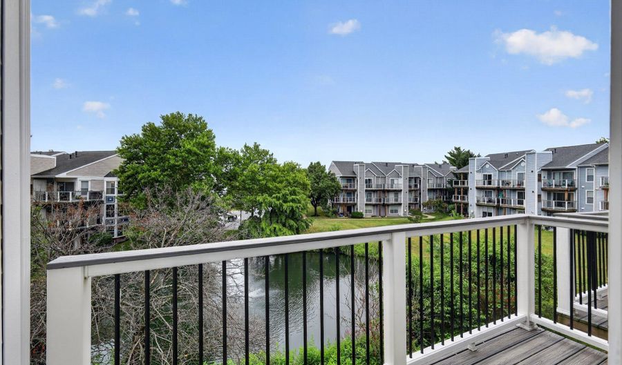 20604 CORNSTALK Ter 301, Ashburn, VA 20147 - 2 Beds, 2 Bath