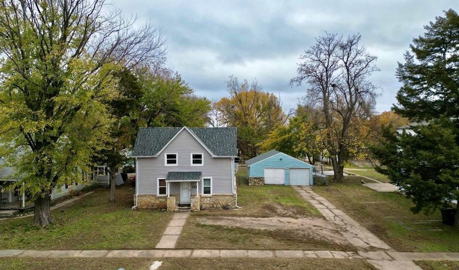 712 S C St, Arkansas City, KS 67005 - 3 Beds, 1 Bath