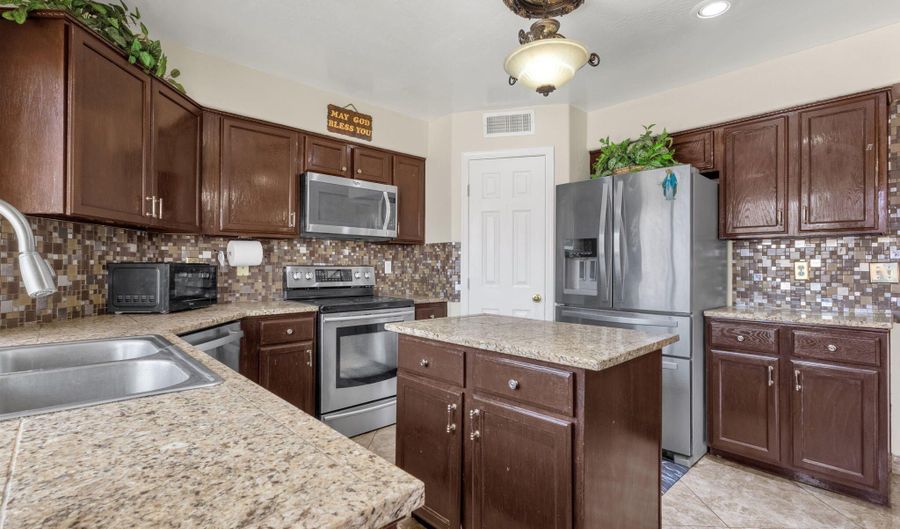 735 E GERONIMO St, Chandler, AZ 85225 - 4 Beds, 3 Bath