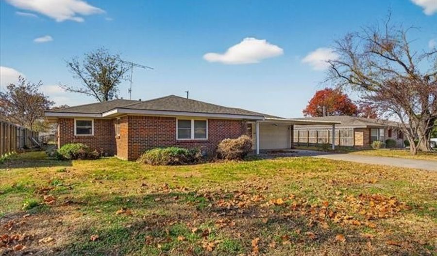 241 NE Myers Ave, Bartlesville, OK 74006 - 2 Beds, 2 Bath